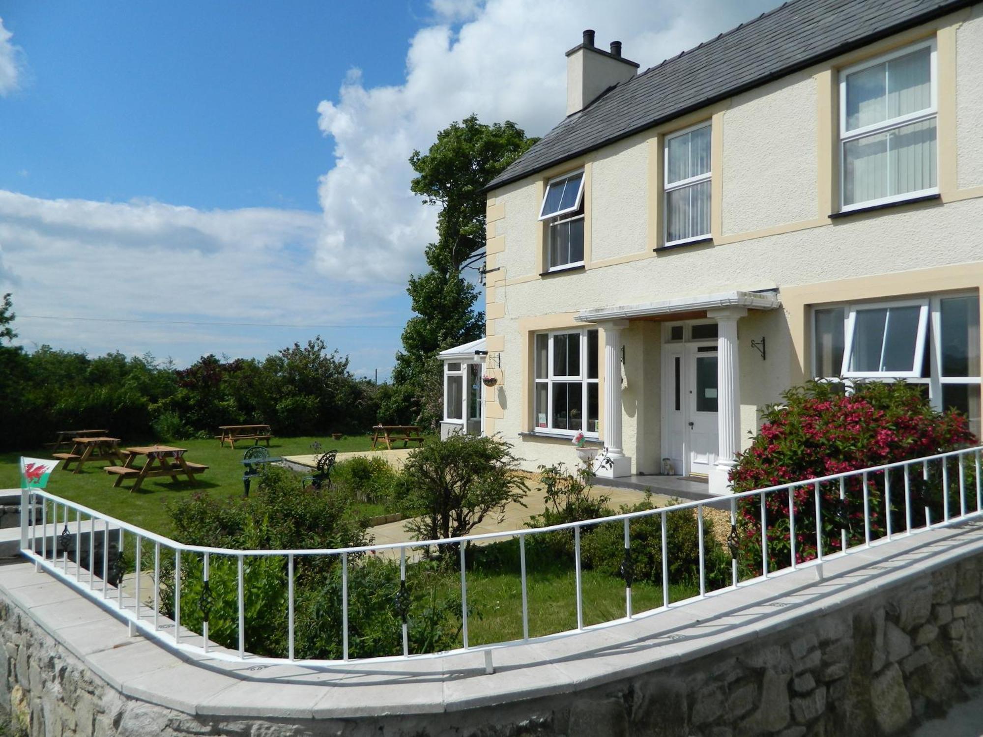 Taldrwst Farmhouse Beaumaris Exterior photo