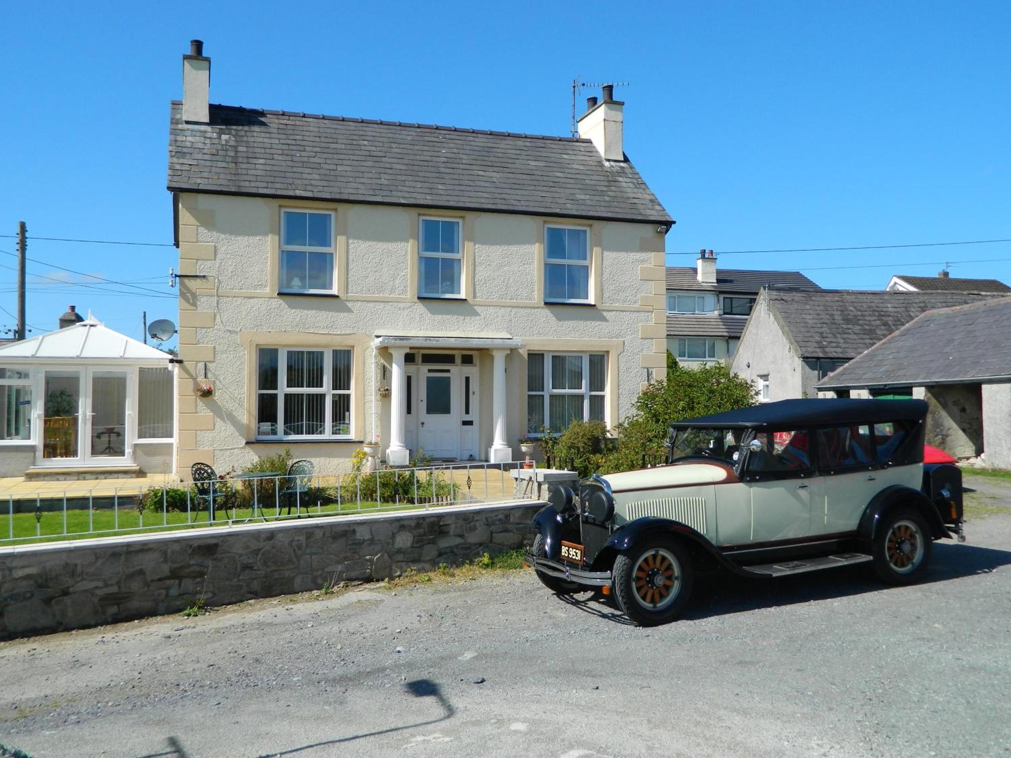 Taldrwst Farmhouse Beaumaris Exterior photo